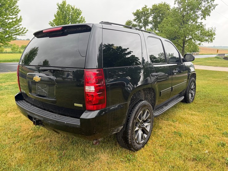 2010-chevrolet-tahoe-image-4