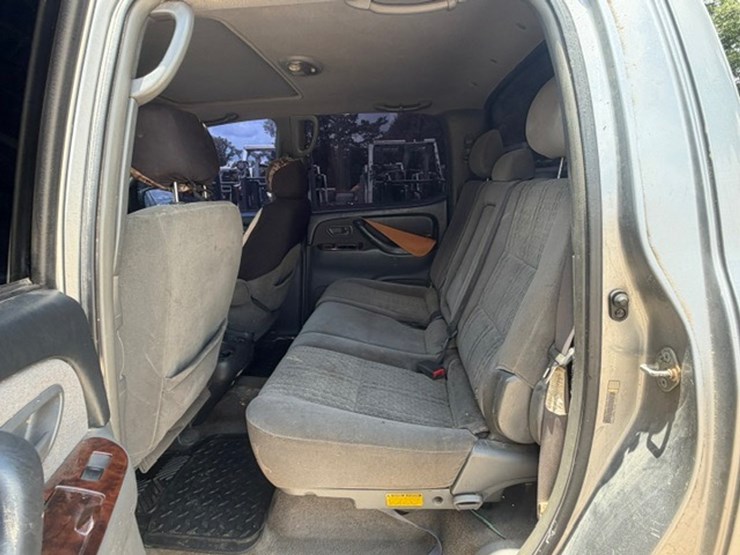 2004-toyota-tundra-image-24