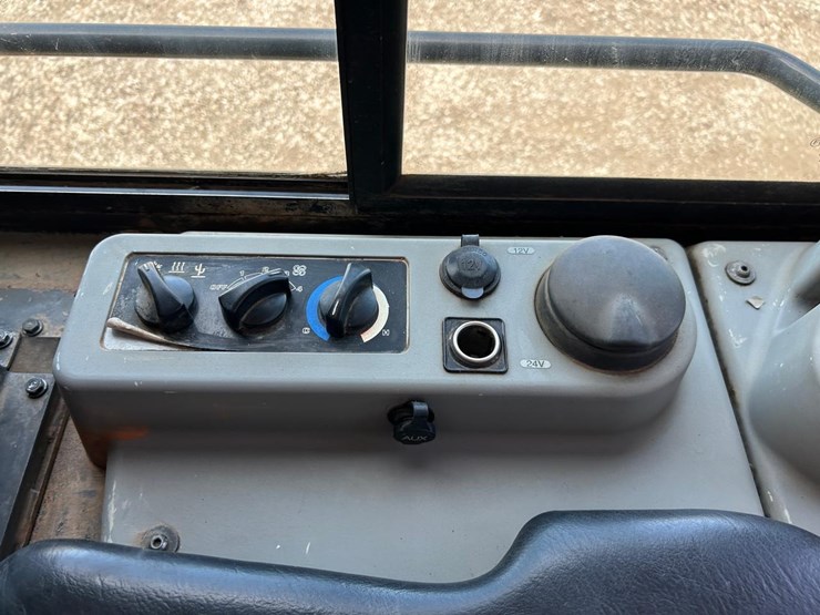 2017-komatsu-d51pxi-24-image-32