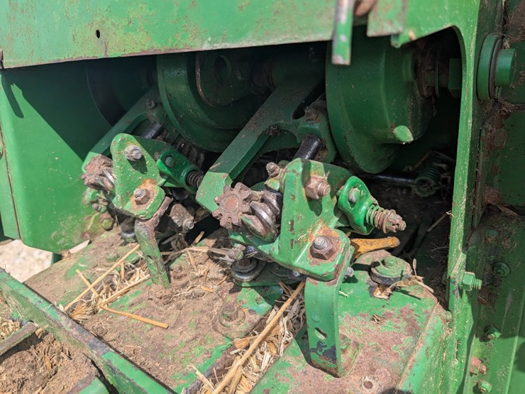 john-deere-327-image-9