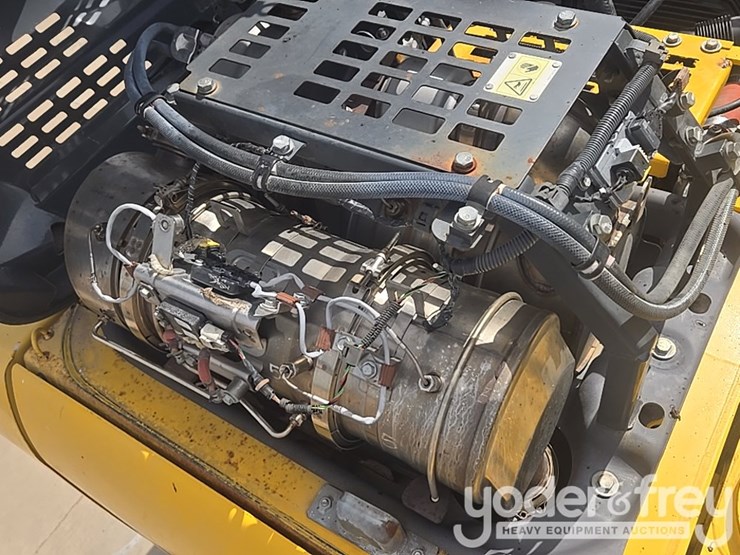 2017-komatsu-pc210-lc-11-image-43