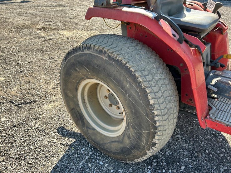 massey-ferguson-1235-image-12
