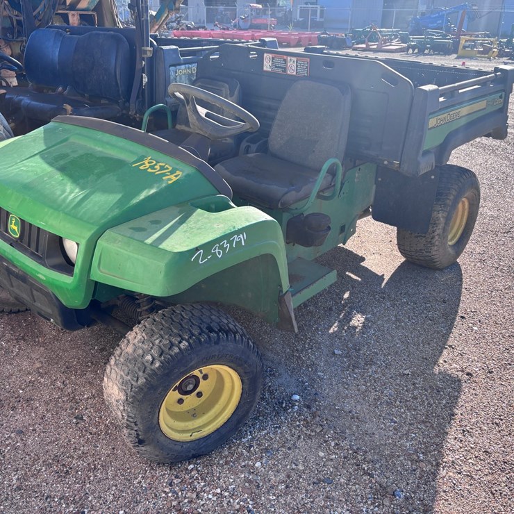 JOHN DEERE GATOR