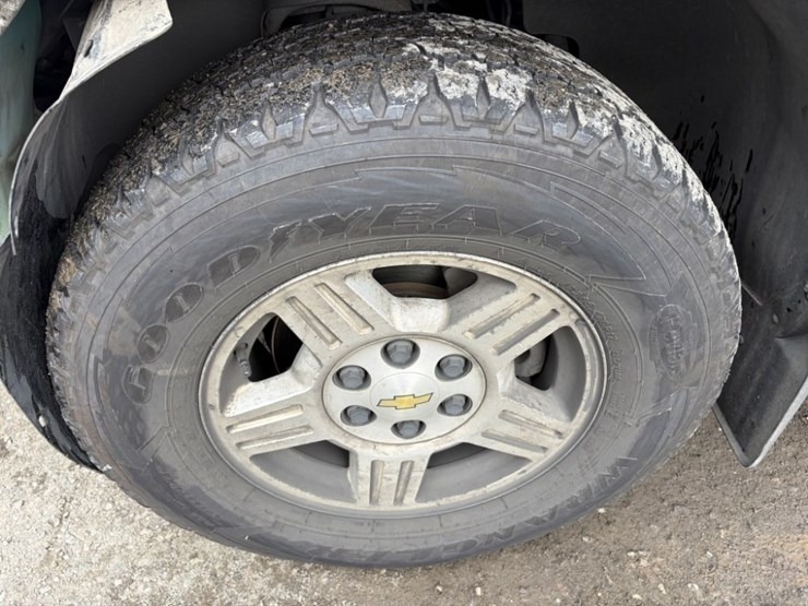 2010-chevrolet-tahoe-image-19