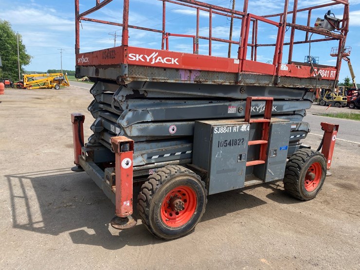 2016-skyjack-sj8841rt-image-25