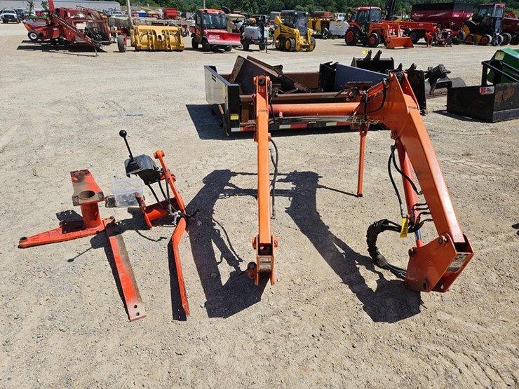 kubota-la844-image-4