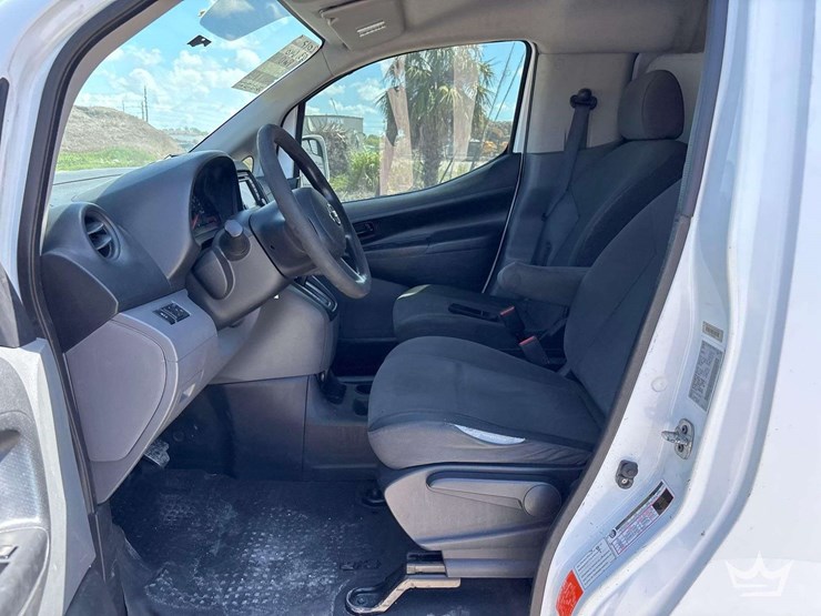 2017-nissan-nv200-image-14
