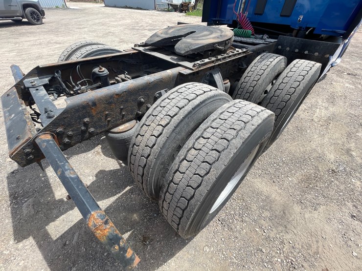 2015-kenworth-t680-image-29