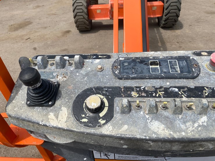 2012-jlg-600aj-image-17
