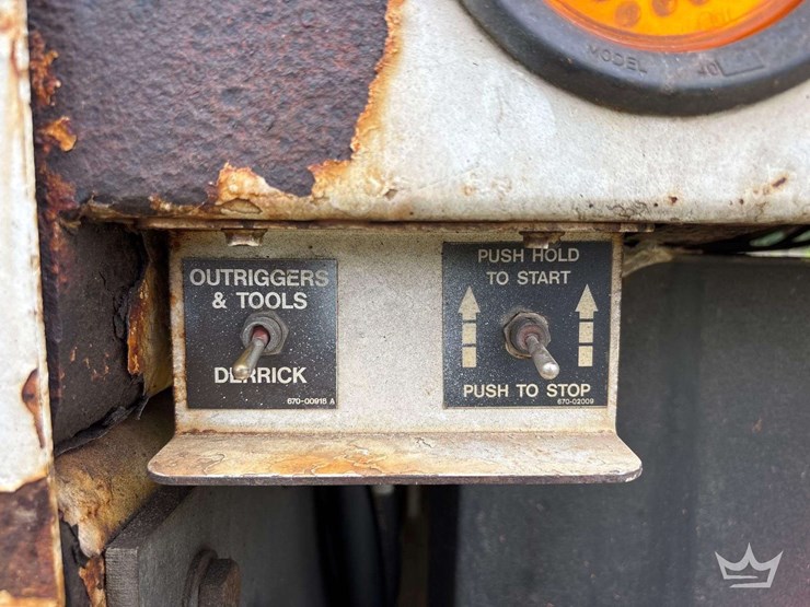 2014-freightliner-m2-106-image-42