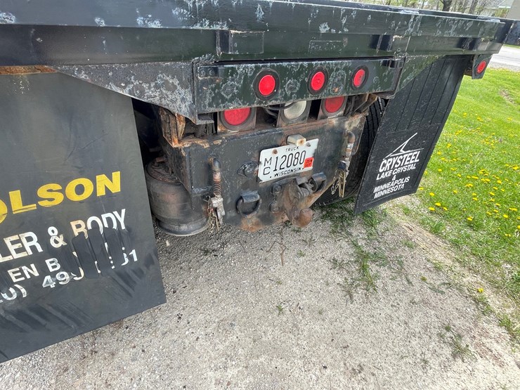 2002-freightliner-fl80-image-24