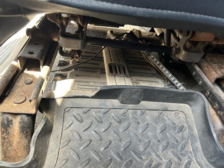 2004-dodge-ram-3500-image-15