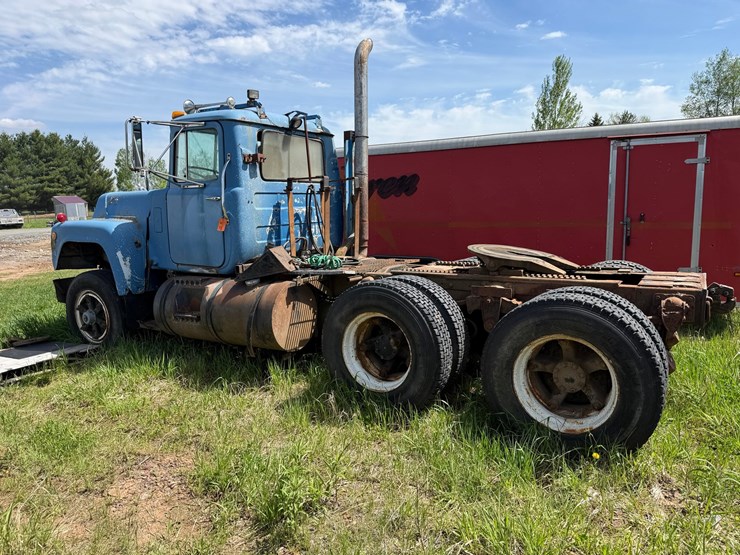 1984-mack-r686st-image-8