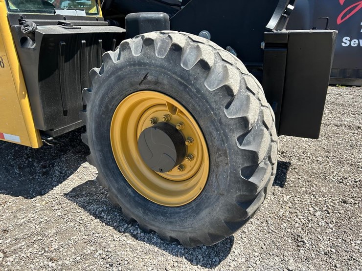 caterpillar-tl943-image-14