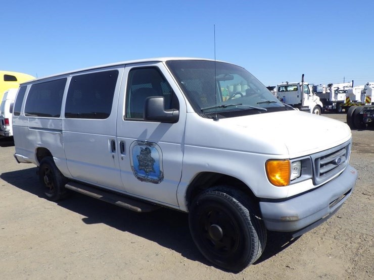 2006-ford-econoline-350-image-3