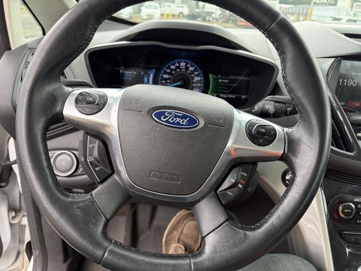 2016-ford-c-max-sel-hybrid-sedan-image-28