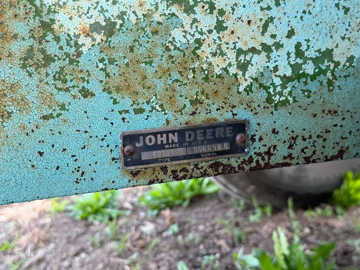 john-deere-301-image-10