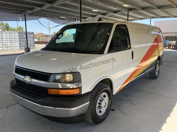 2017-chevrolet-express-2500-image-4