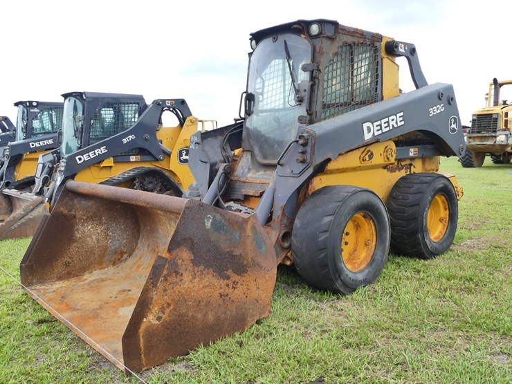 2017-deere-332g-image-1