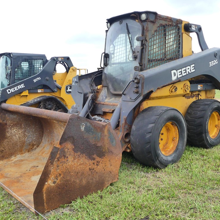 2017 DEERE 332G