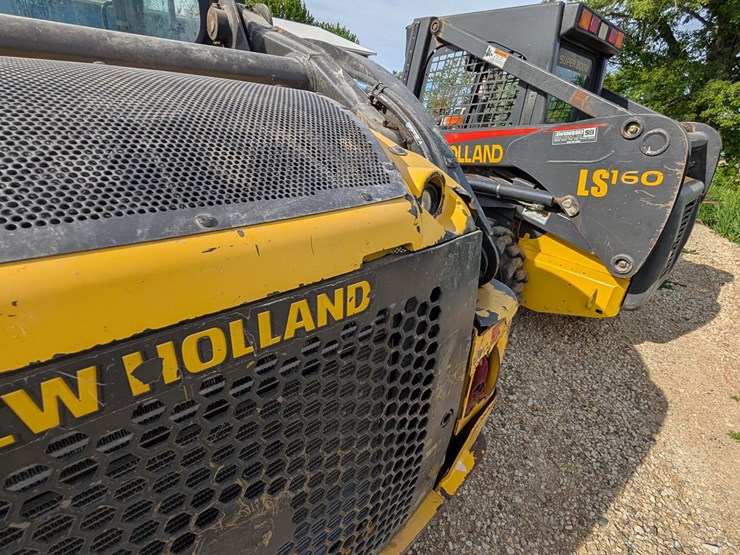 #5455-•-new-holland-218-skid-loader-image-9