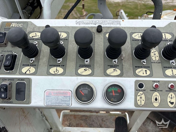 2014-freightliner-m2-106-image-30