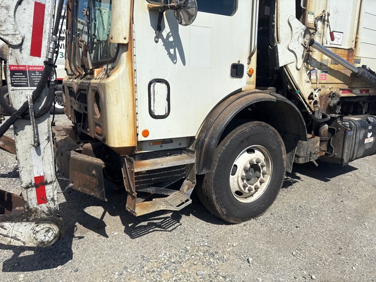 #7-•-2015-mack-heil-front-loader-image-5