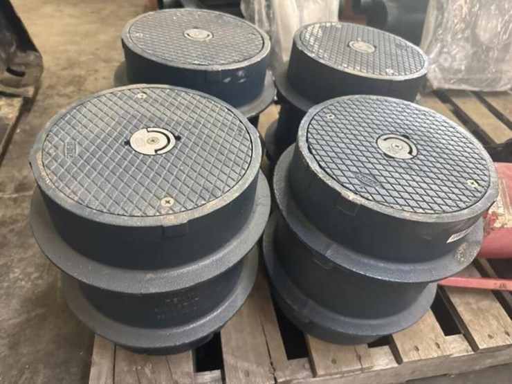 (4)-turn-adjustable-level-cast-iron-cleanout-image-1