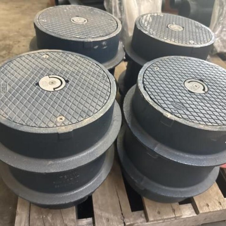 (4) Turn adjustable level cast iron cleanout