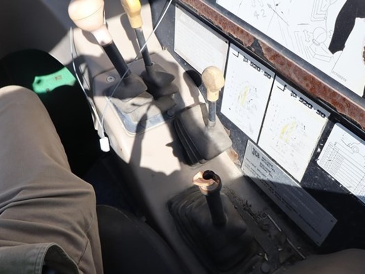 2014-jcb-520-50-image-21