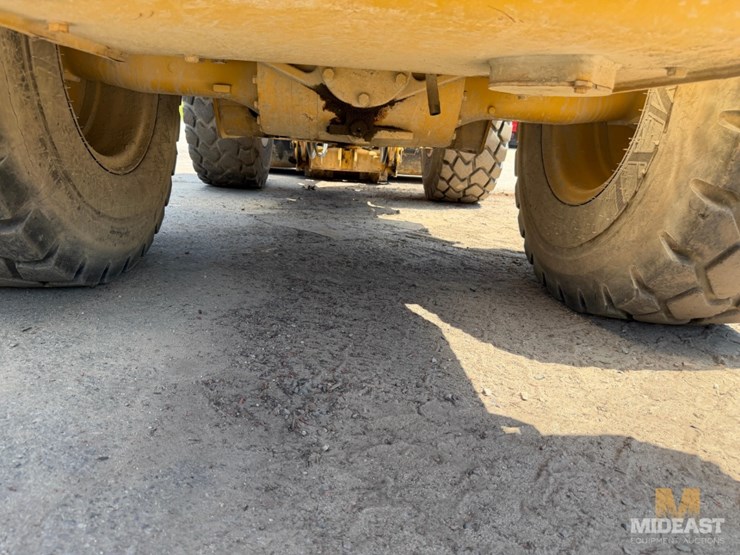2014-caterpillar-930k-image-36