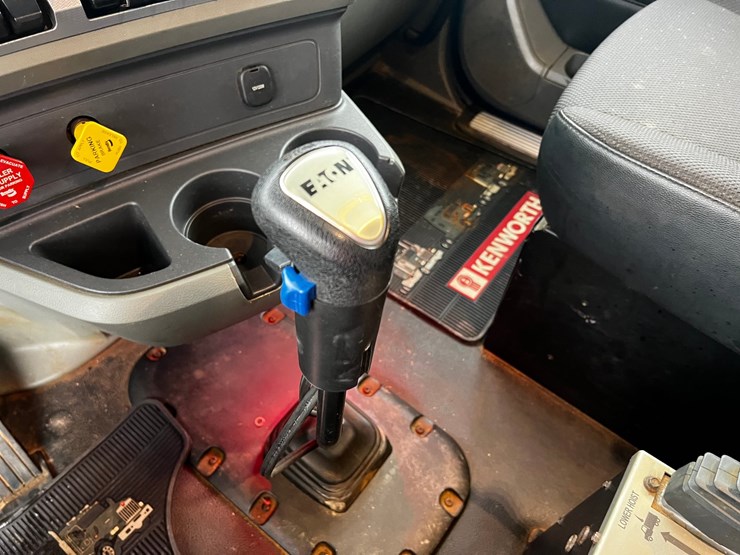 2020-kenworth-t880-image-18