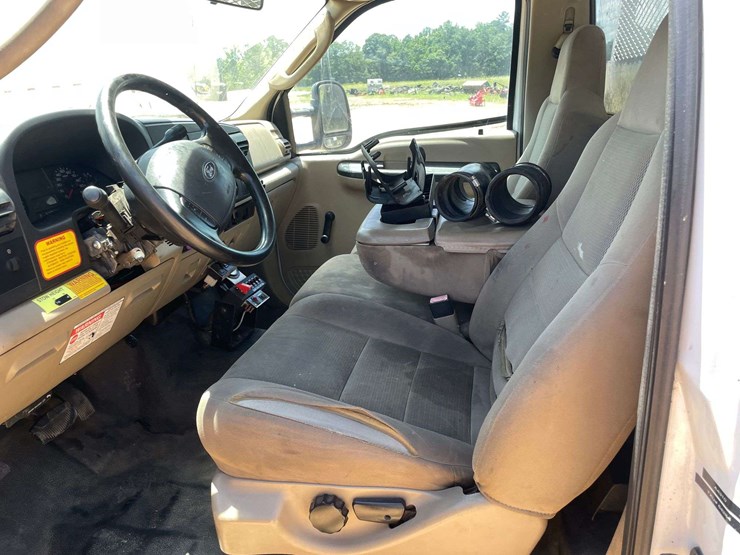 2006-ford-f550-image-10