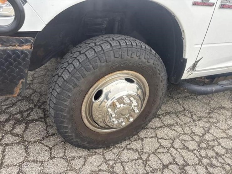 2014-dodge-3500-image-8