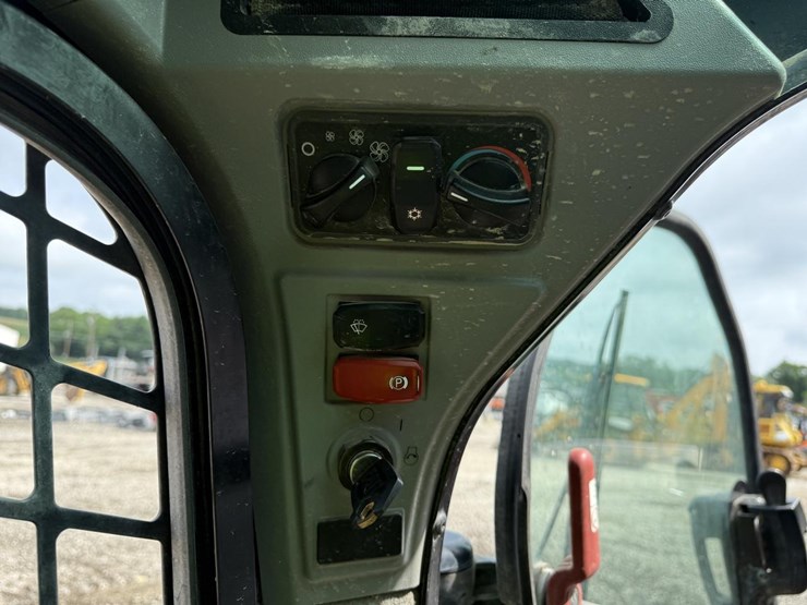 2019-caterpillar-299d3-image-26