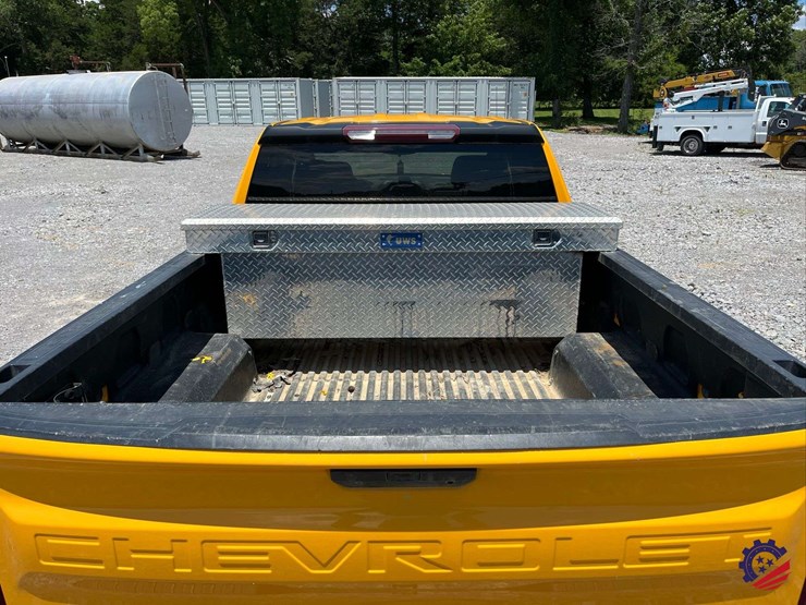 2021-chevrolet-silverado-4x4-pickup-truck-image-18