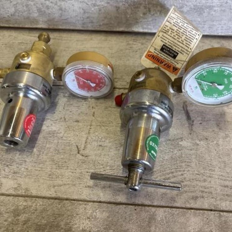 200 psig maximum inlet pressure gauge