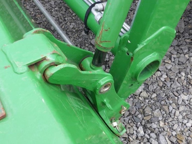 john-deere-3032e-image-13