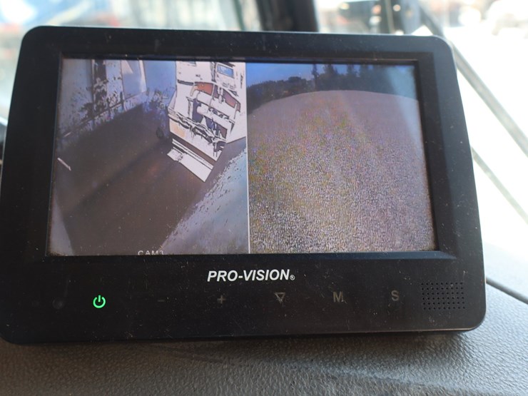 2019-peterbilt-520-image-11