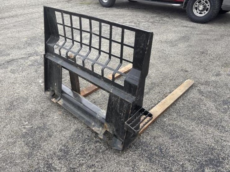cat-skid-steer-fork-attachment-image-3