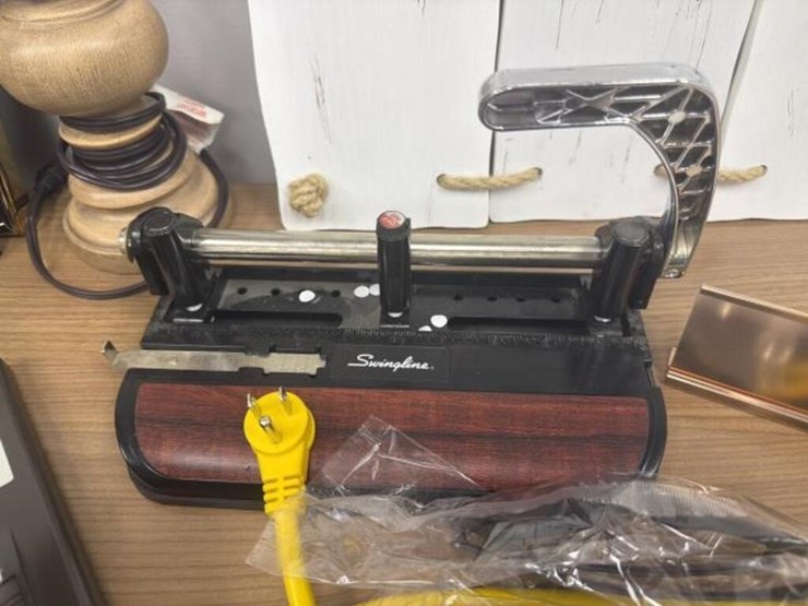 office-supplies-image-2