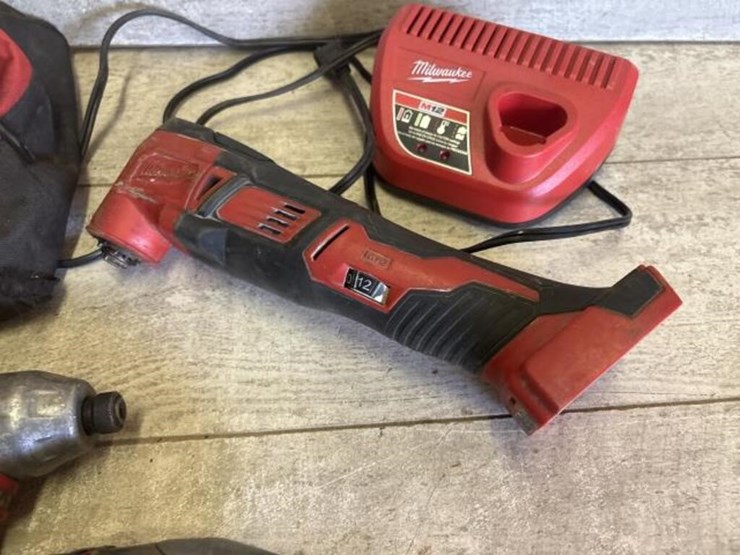 milwaukee-power-tools-and-charger-image-5