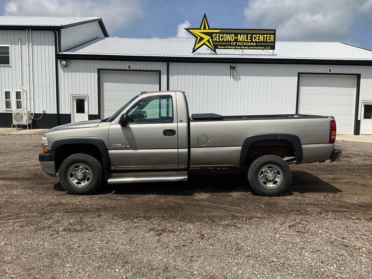 2001-chevrolet-silverado-2500-image-2