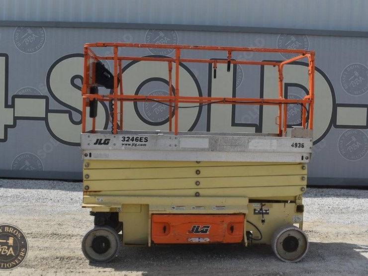 2014-jlg-3246es-image-2
