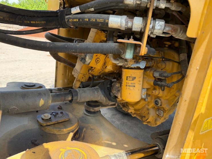 2014-caterpillar-930k-image-18