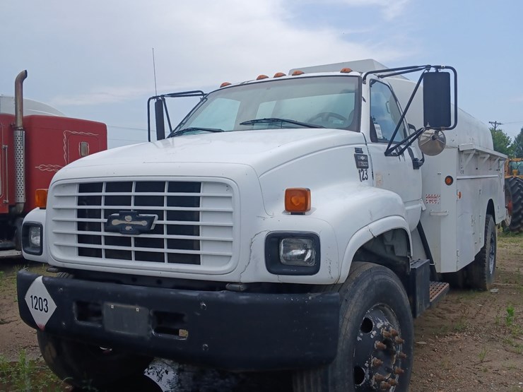 #468-•-2001-chevy-c7500-truck---sikeston,-mo-image-1