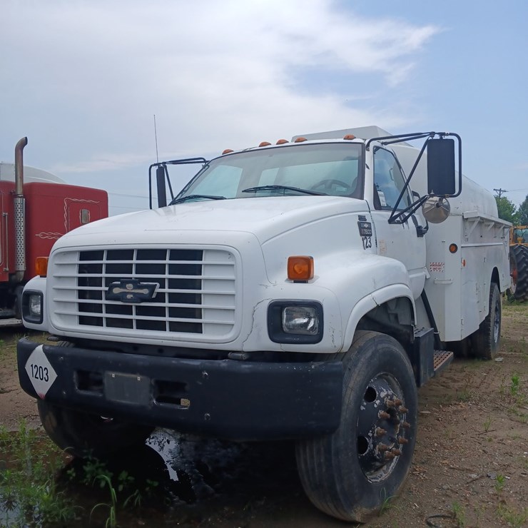 #468 • 2001 CHEVY C7500 TRUCK - SIKESTON, MO