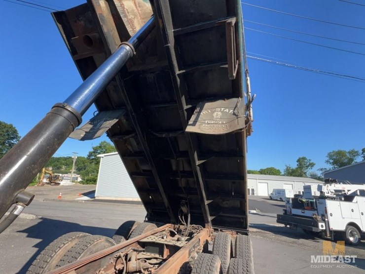 2001-kenworth-t300-image-13