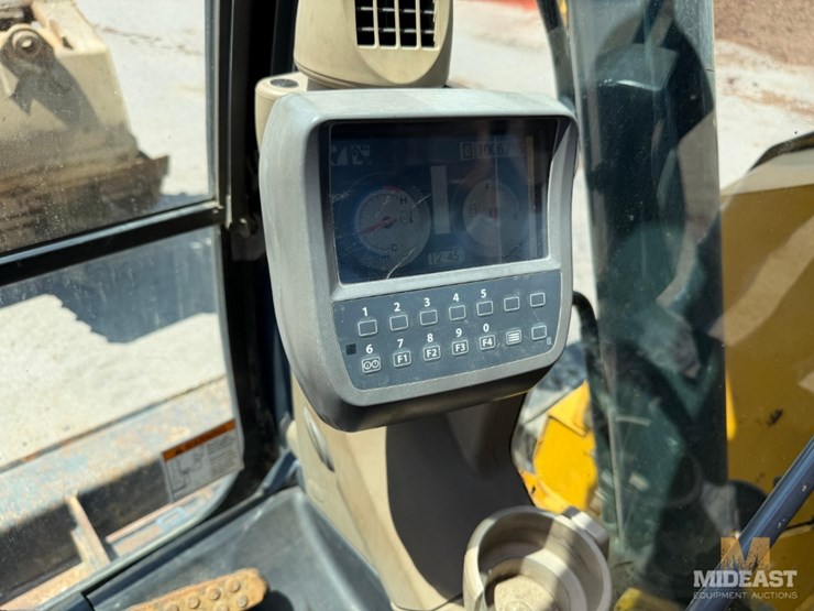 2011-deere-75d-image-18