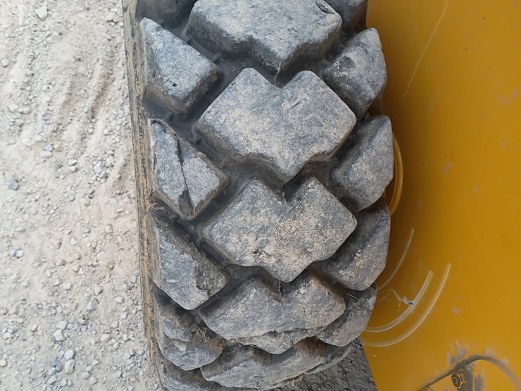 2022-deere-330g-image-65